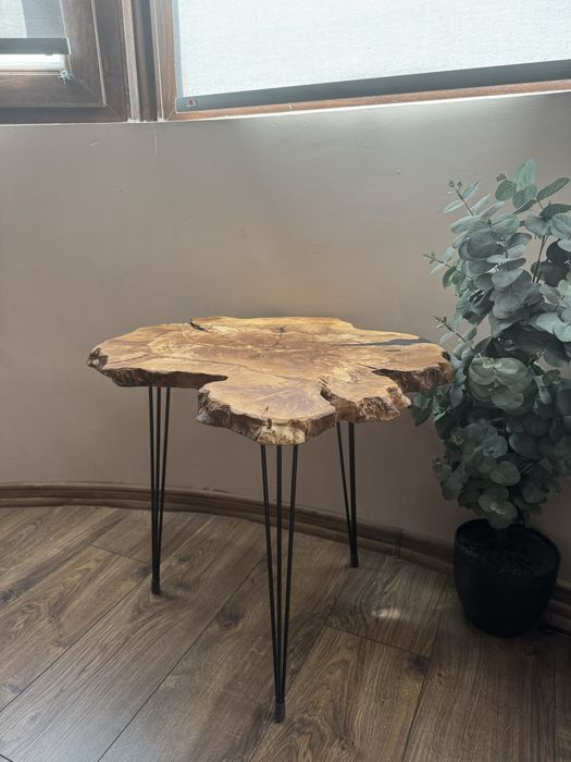 Уникална холна маса - естествена форма от дърво