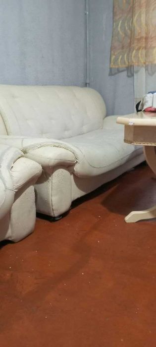 Продаётся мебель для офиса и квартиры  каркас прочный и целый