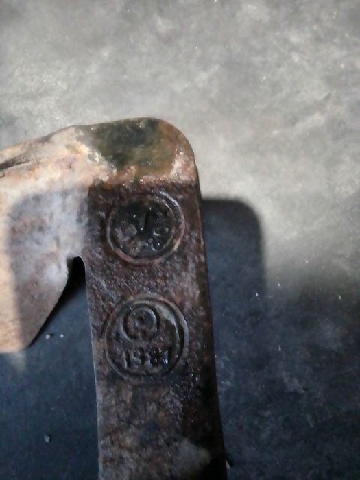 Тисы слесарные советского производства