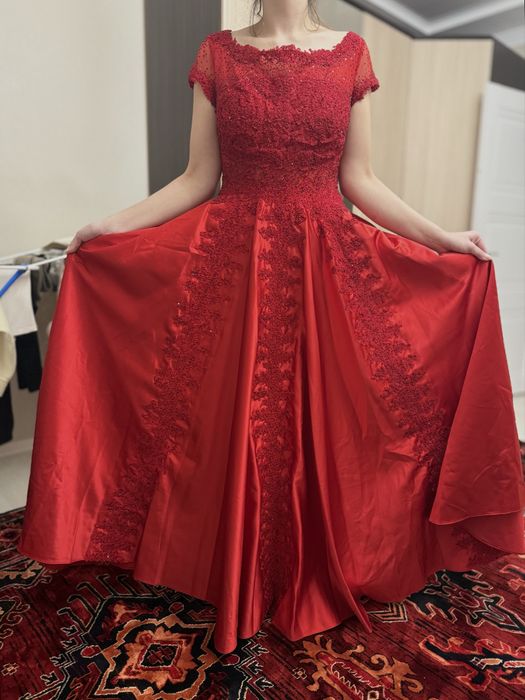 Платье 35.000тг размер 50-52