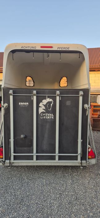 Remorca transport cai