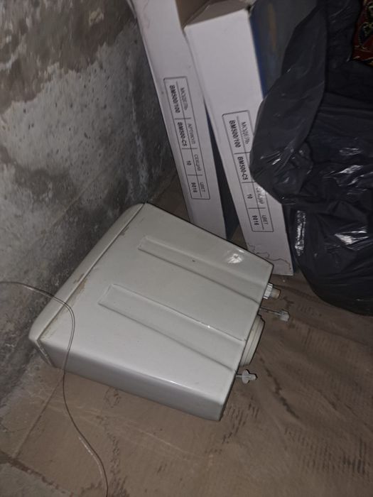 Унитаз с бочком в хорошем состоянии