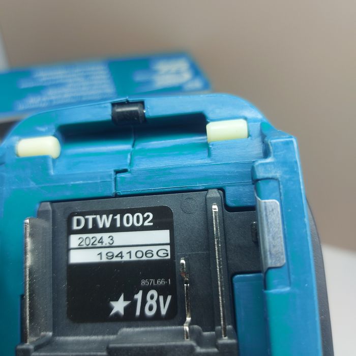 Акумулаторен ударен гайковерт Makita DTW1002Z