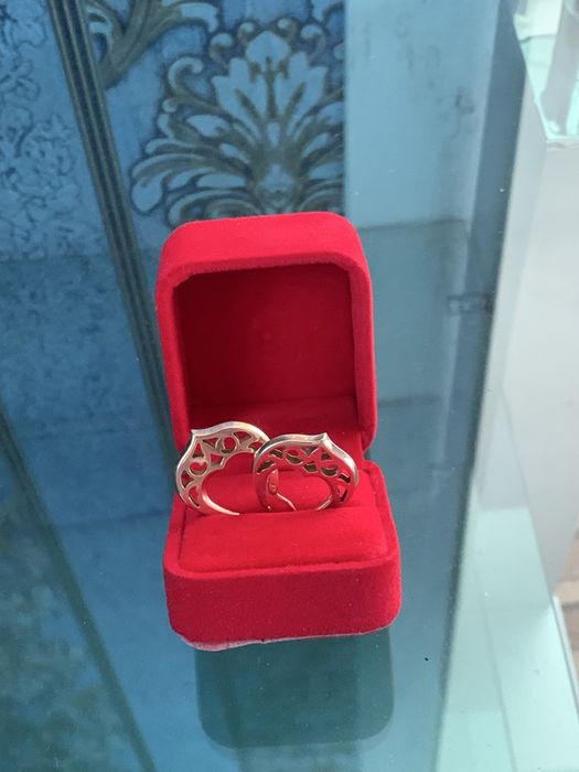 продам золотые серьги