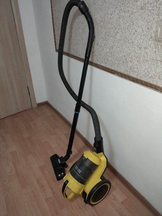 Пылесос рабочий 12 тысяч.