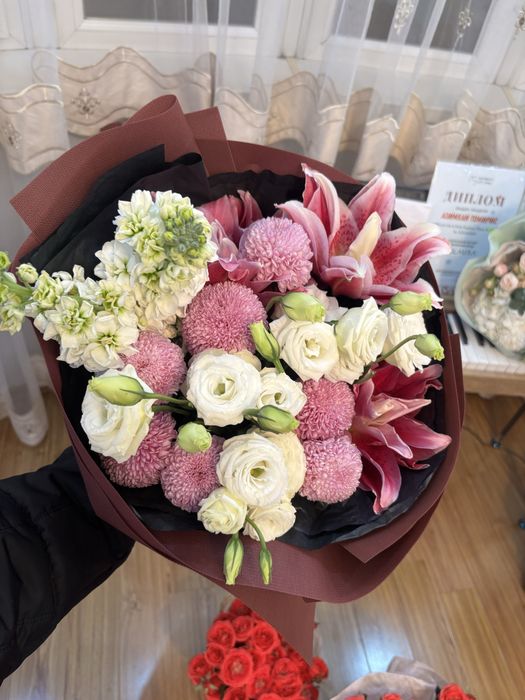 Цветы сегодня подарили