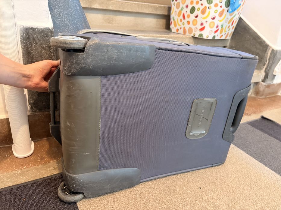 Vand valiza / troller samsonite 55x25 cm fermoar impecabil!