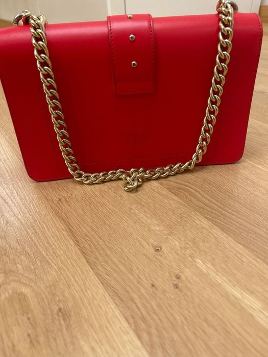 Червена Чанта Пинко със златна верига