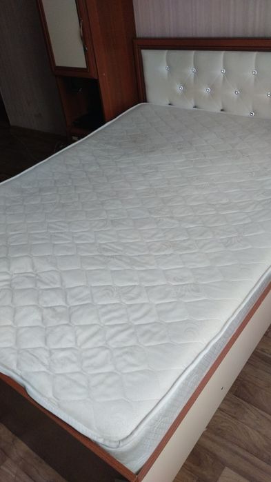 Продам спальный гарнитур