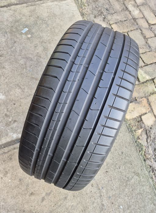 O bucată 275/35 R22 vară - una Pirelli