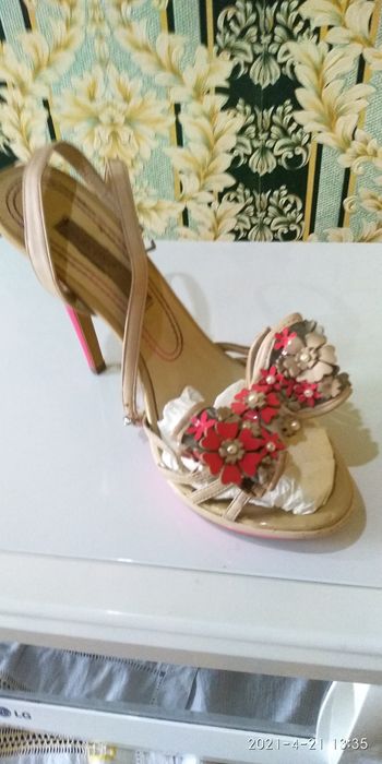 Босоножки с цветочками