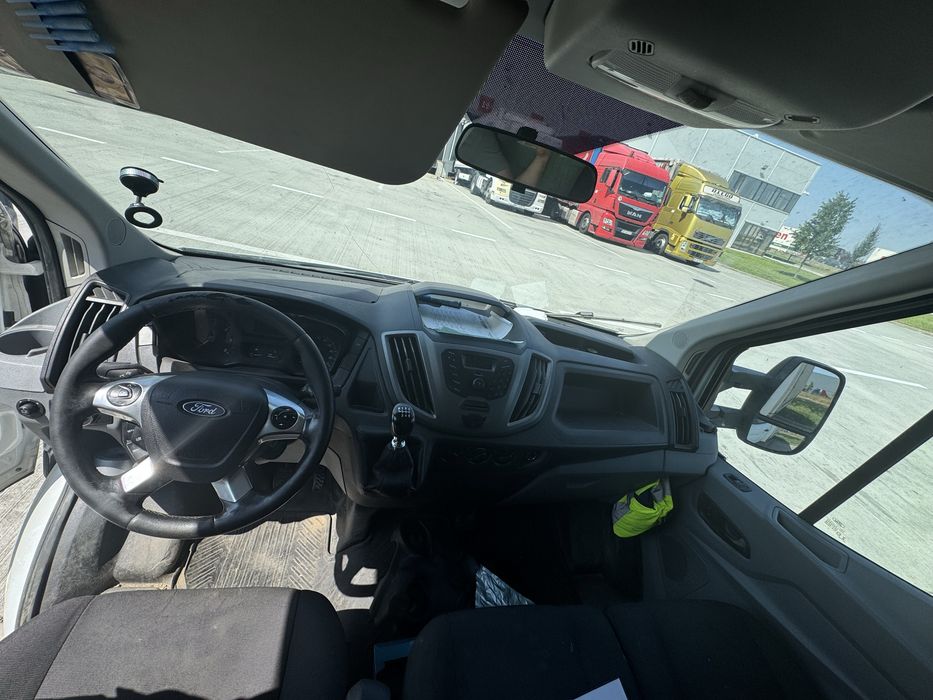 Ford Transit cu lift