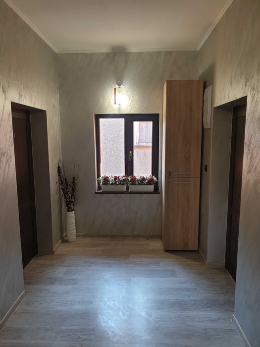 Къща за гости с прилежаща търговска част