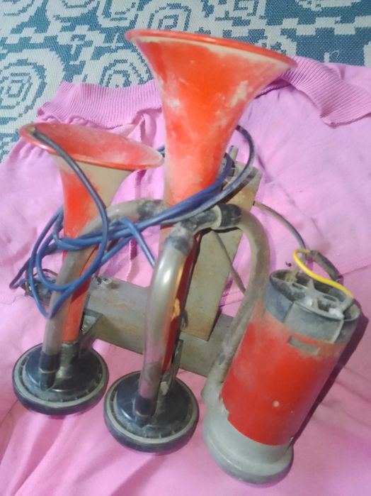 Тромба клаксон сирена въздушна двойна с компресор 12V за кола тир бус