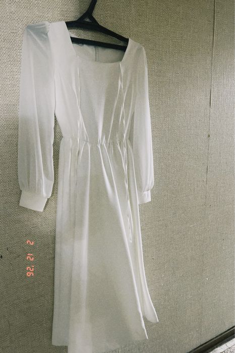 Платье размера М не одевали размер не подошел