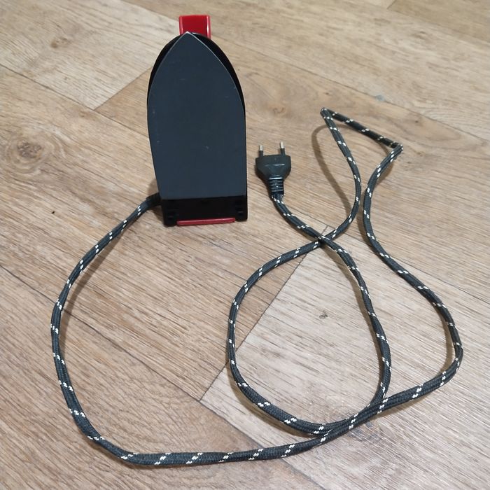 Утюг дорожный  .