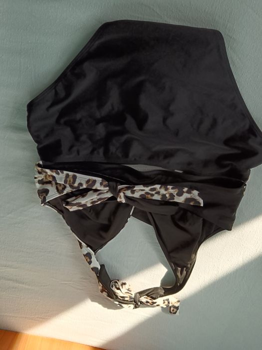 Vând Costum de Baie Mărimea 1 XL Nou