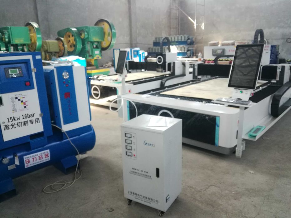 лазер 1500вт источник MAXPOTONIC. Комп.сор. 16атм . Вытяжка 750 ватт.