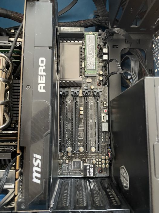 Настолен компютър, подходящ за гейминг и 3D моделиране.