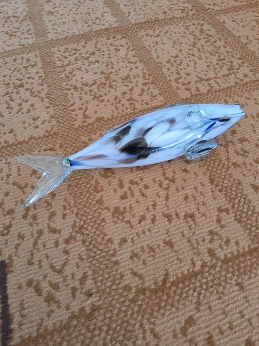 Vând bibelou pește din timpul comunismului