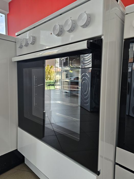 Свободностояща печка с керамичен плот Gorenje