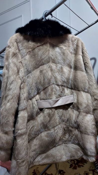 Норковая шуба продается
