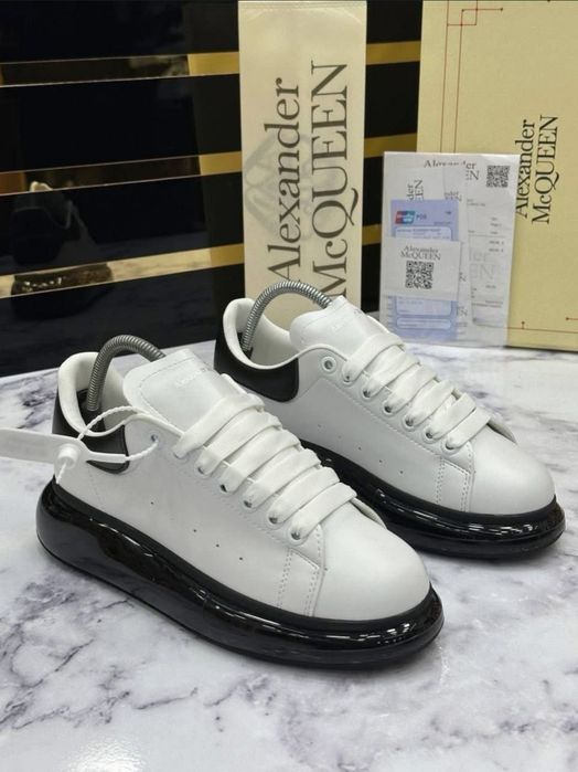 Alexander Mcqueen – Alb cu talpa din perna de aer neagra