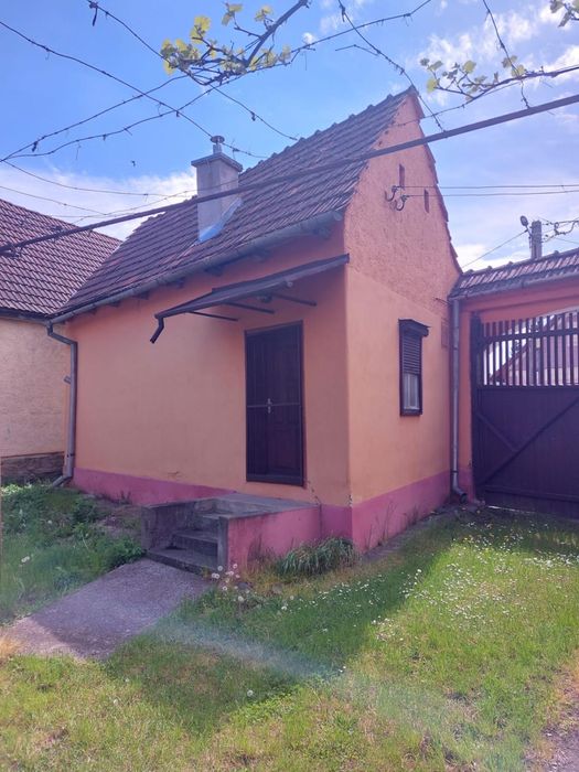 Teren intravilan cu casa de vanzare