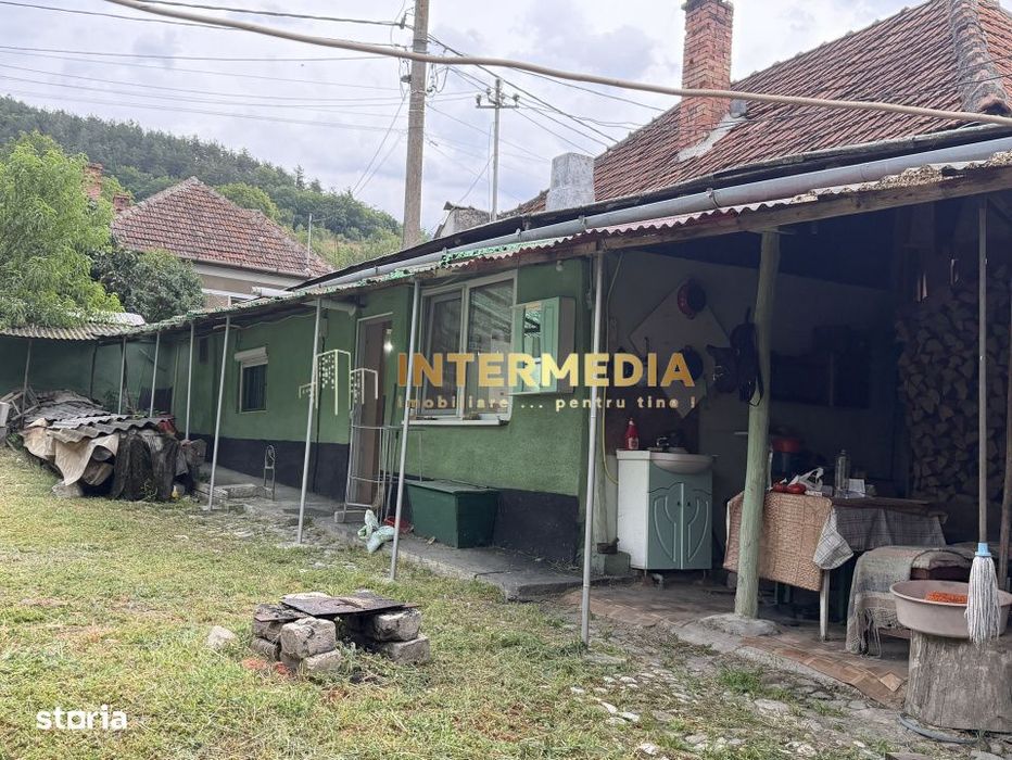 Casa Renovabila 3 camere Baie Bucatarie CRICAU 1375 mp Teren Toate Uti
