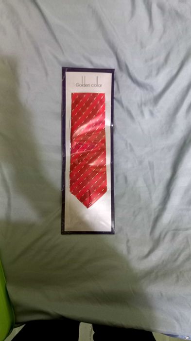 Cravata NOUA, rosie cu model ,adusa din UK