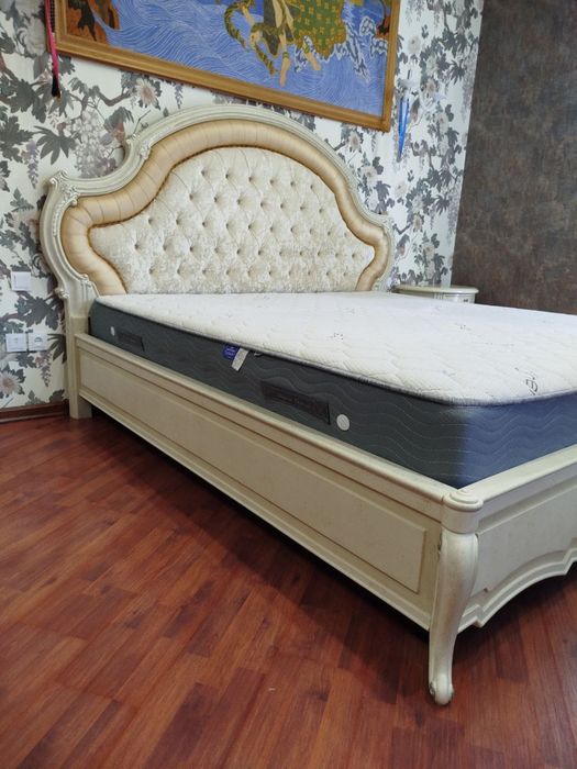 Продается новая итальянская мебель для спальни.