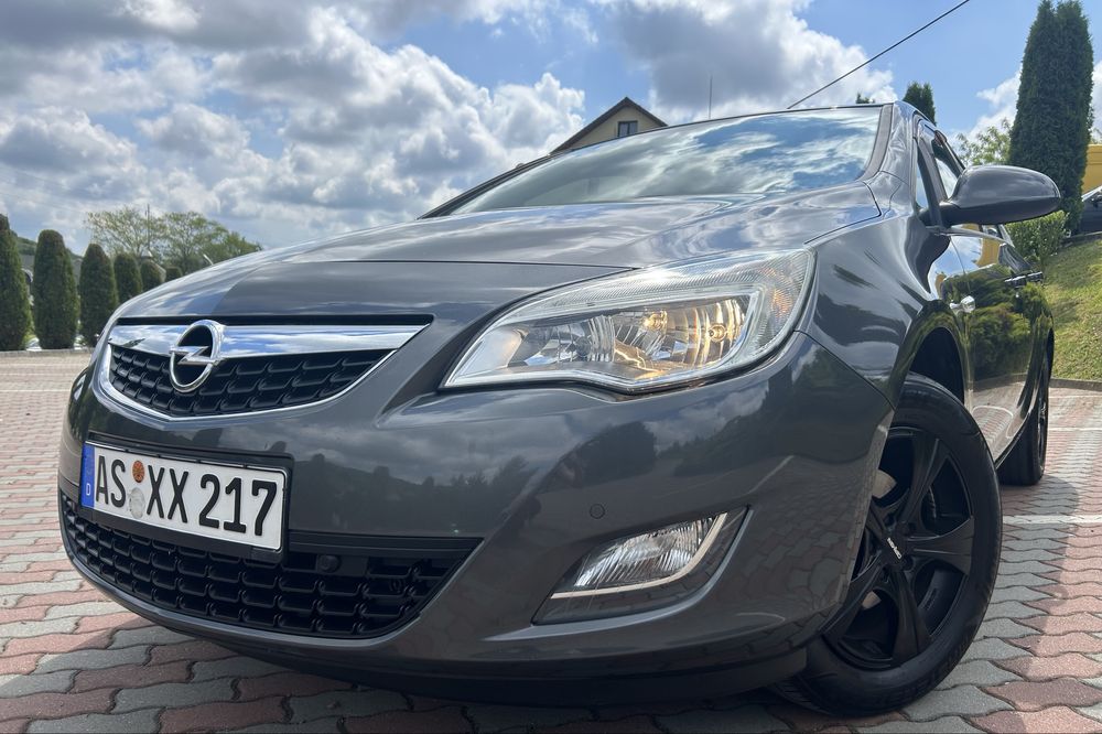 -Opel astra J-facelift-1.4benzina-140cai-euro5-2011-adusa din germania-