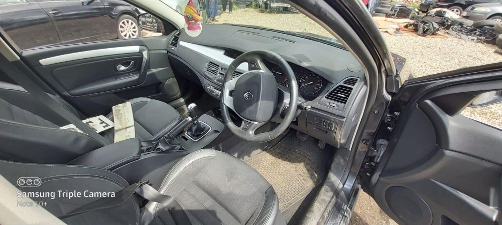 Dezmembrez Renault Laguna 3 berlina 2.0 D an 2009 cod motor M9R