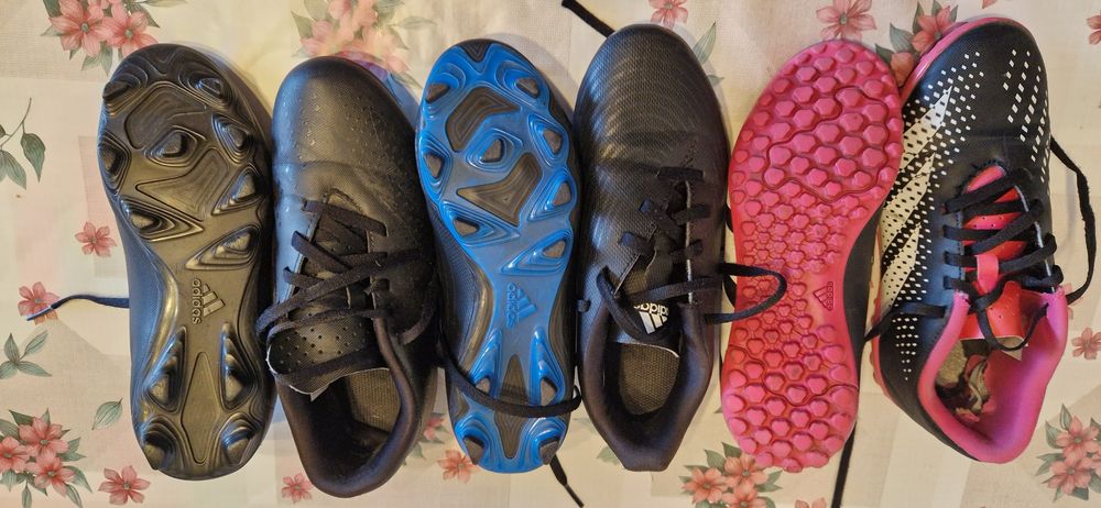 Lot ghete de fotbal Adidas