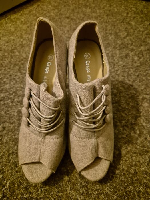 Vand pantofi cu toc de dama, noi, mărimea 38