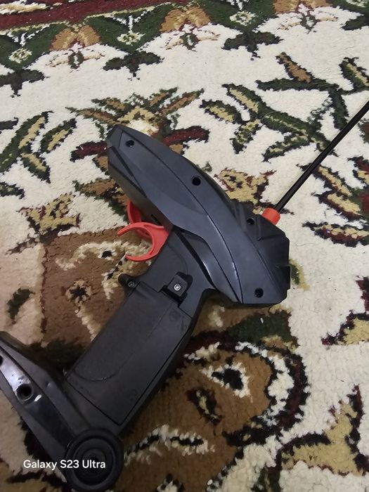 Машинка на пульте управления