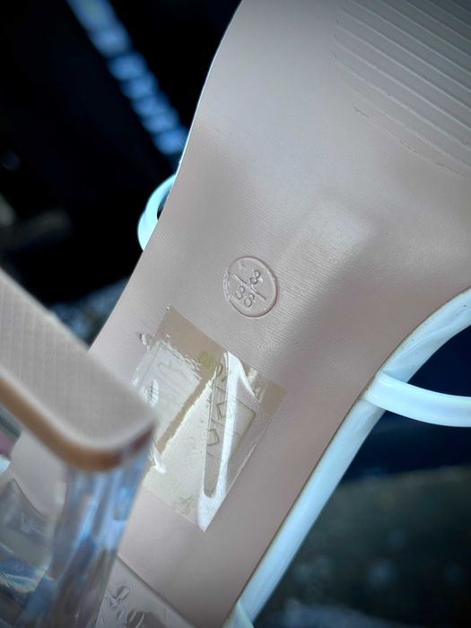 Дамски сандали на висок ток с прозрачен ток