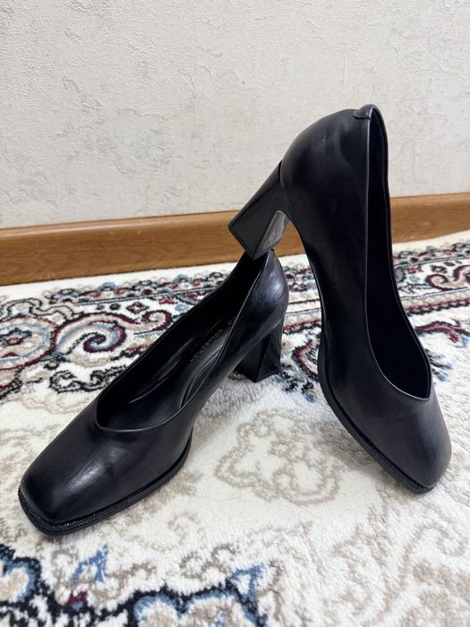 Продам черные женские туфли