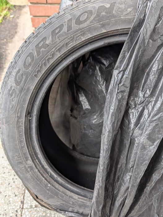 Pirelli Scorpion Winter 235/50/19