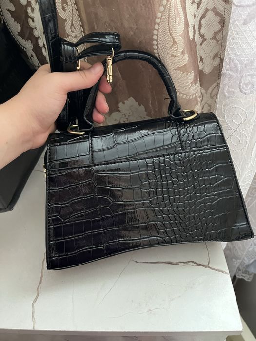 Сумка , черная .