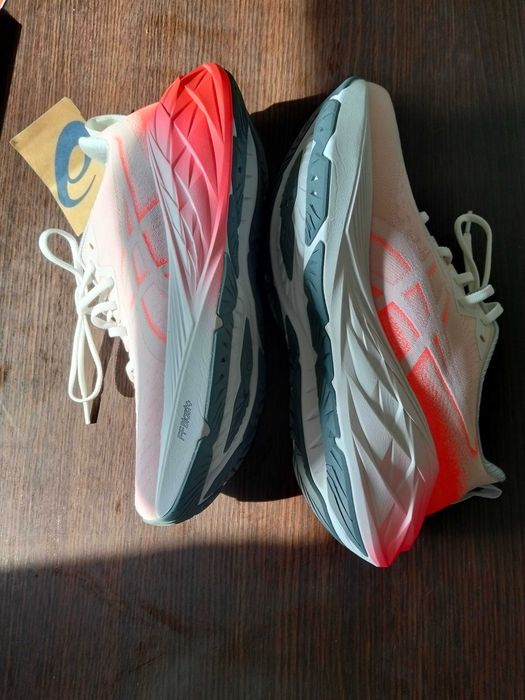 ASICS NOVOBLAST 4,Made in JAPAN ,Nr 9.42,5, 27 cm talpa picior.800 lei