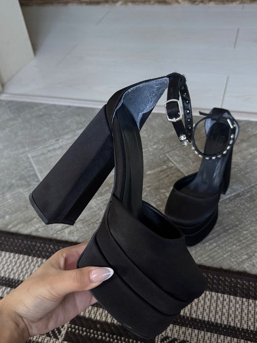Вечерние туфли  Versace на каблуке