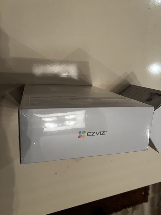 EZVIZ EB5 4K Solar Battery Camera – нова, със соларен панел