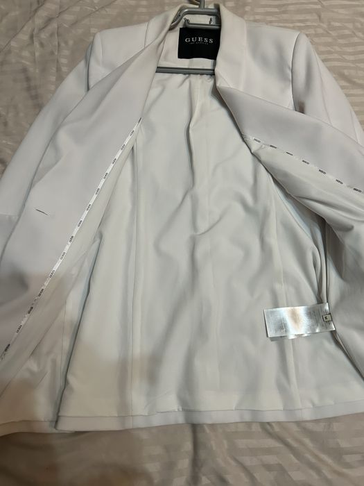 Продаю белый пиджак