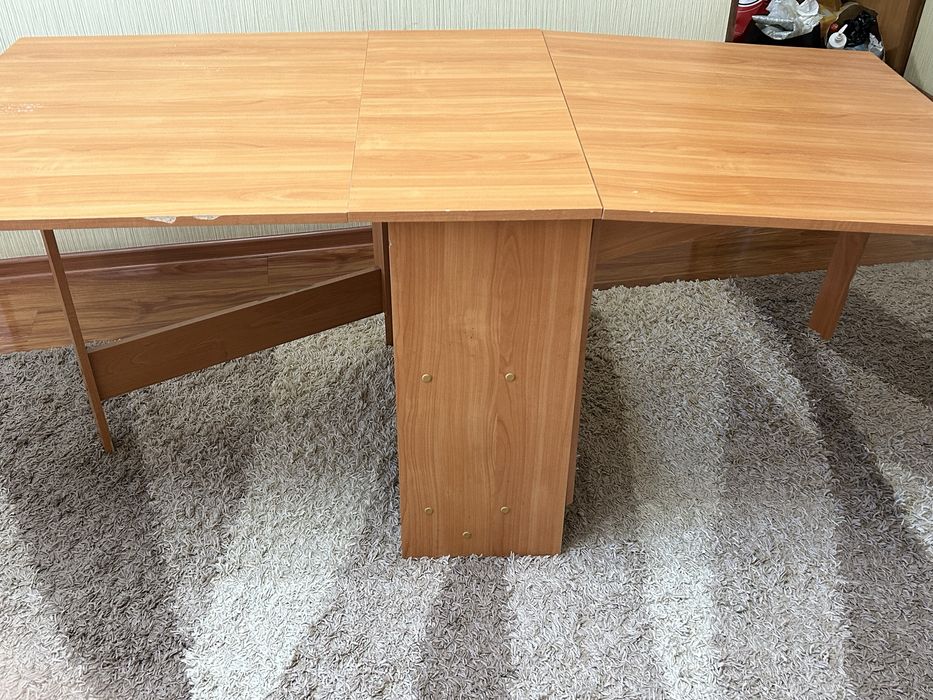 Деревянный стол+ кушетка