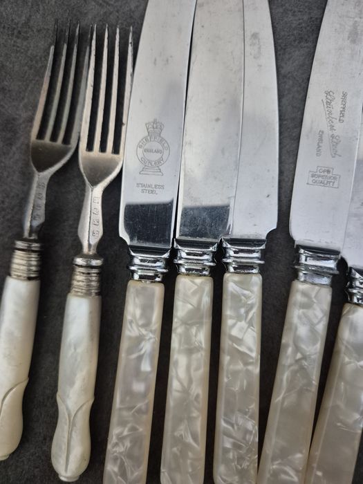 Лъжици вилици ножове