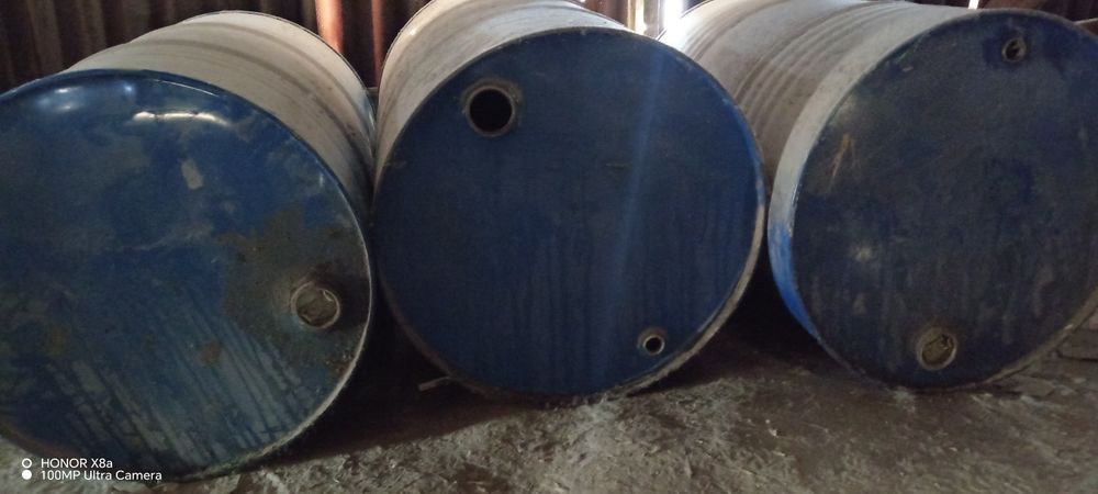 Temir Bochka sotiladi 200 L 3 dona bor