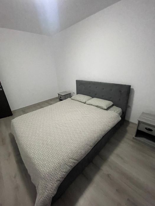 Inchiriez apartament Sân Petru