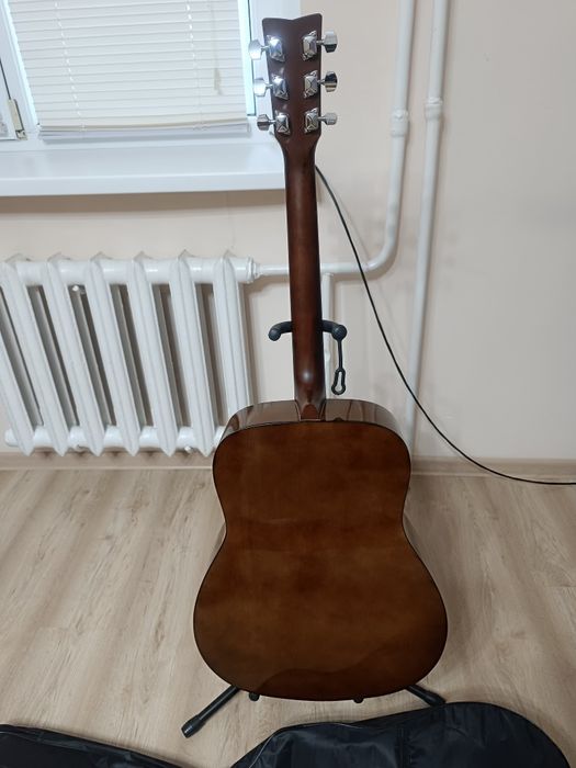 Yamaha F310. Гитара, стойка, чехол.