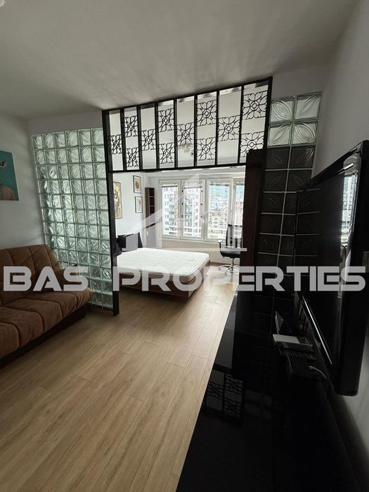 Дава се под наем Двустаен апартамент в София, Гоце Делчев - 60 кв.м за 663 € - Снимка #1